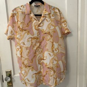 Vintage button up shirt-sleeved shirt
